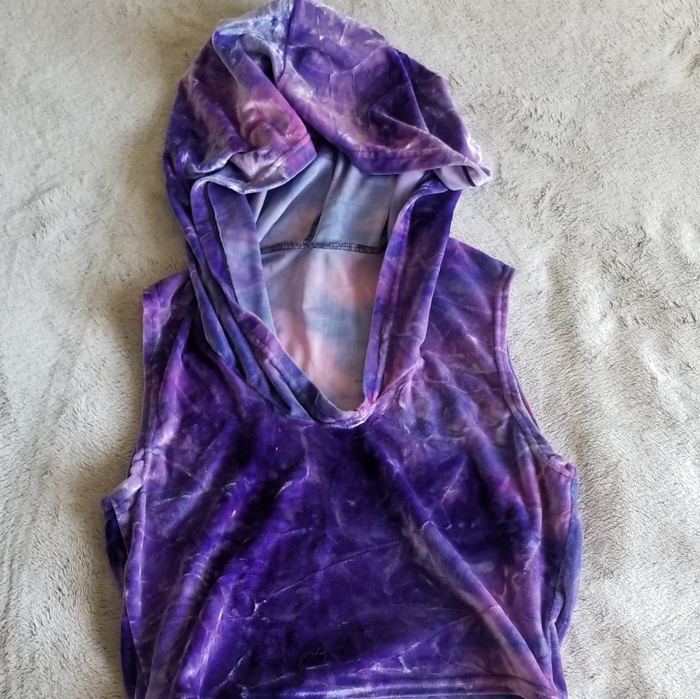 Hooded velvet crop top